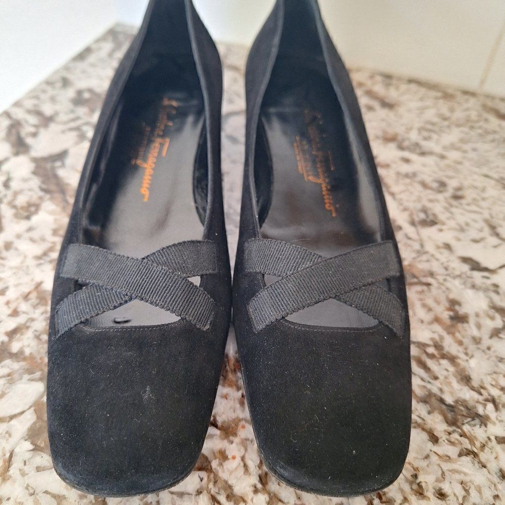 Salvatore Ferragamo Black Suede Criss‎ Cross Ribbon 1" Heels Size 8AAAA Narrow
